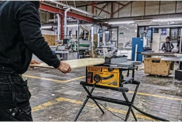 Dewalt DWE7492-QS Tezgah Testere