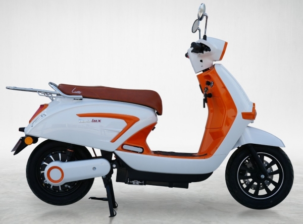 MotoLux Latte Scooter