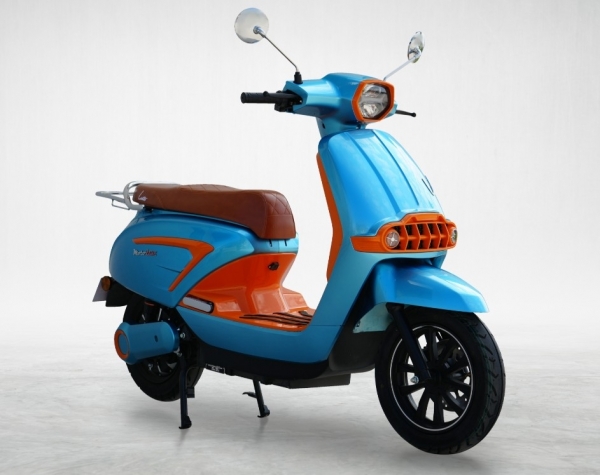 MotoLux Latte Scooter