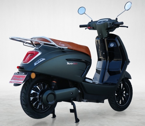MotoLux Latte Scooter