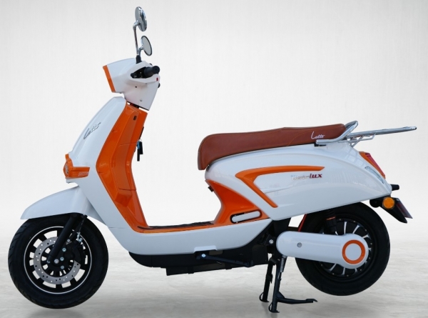 MotoLux Latte Scooter