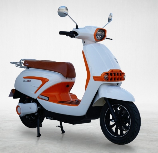 MotoLux Latte Scooter