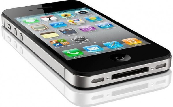 Apple iPhone 4 (8 GB)
