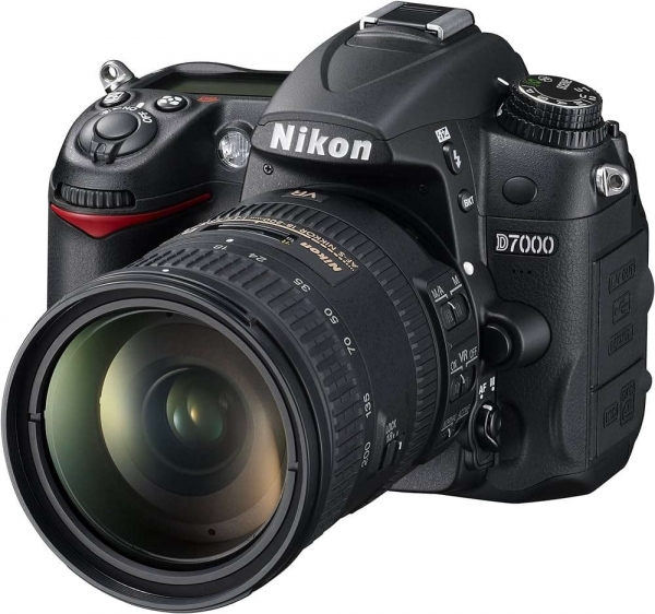 Nikon D7000 18-200mm DSLR Fotoğraf Makinesi (18-200 mm)