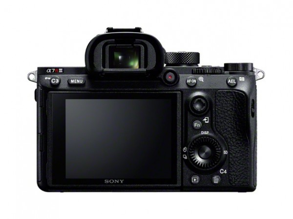 Sony A7R III Aynasız Fotoğraf Makinesi