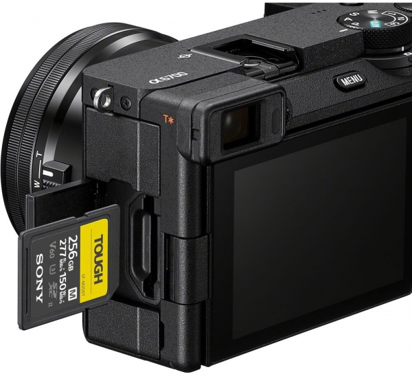 Sony a6700 18-135mm Aynasız Fotoğraf Makinesi