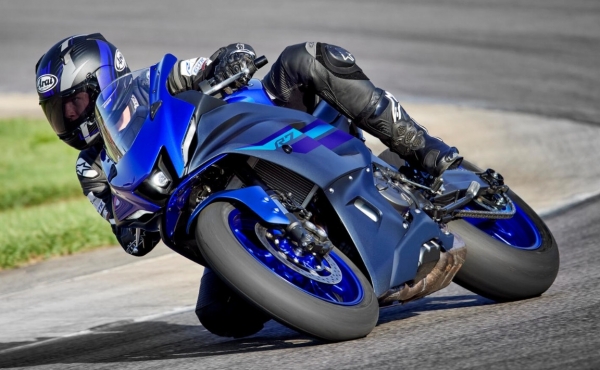 Yamaha R7 Sport