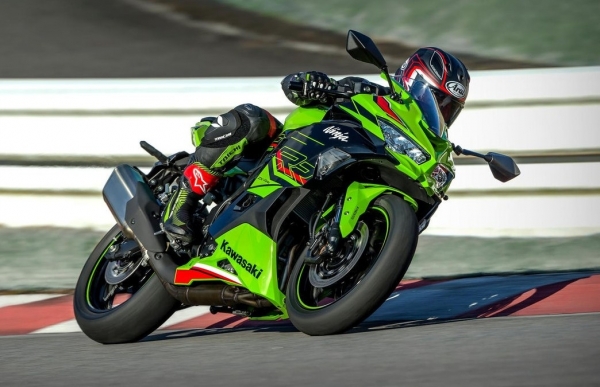 Kawasaki Ninja ZX-4RR Racing
