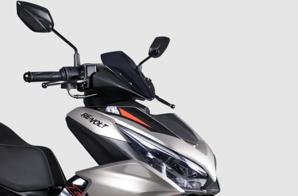 Revolt RSX3 Scooter