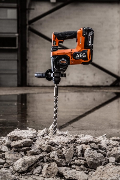 AEG BBH 18BL2-502C Akülü Kırıcı (5 Ah)