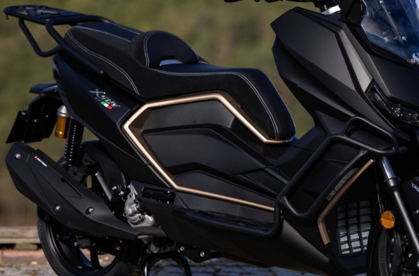 Regal Raptor XSUV 250 Scooter