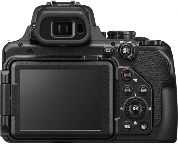 Nikon Coolpix P1100 Kompakt Fotoğraf Makinesi