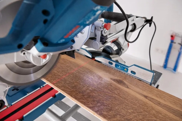 Bosch GCM 305-216 D Professional Gönye Testere
